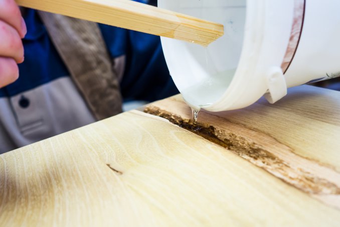 mobili scheggiati, scheggiatura legno, legno, come riparare, come stuccare