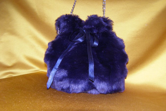 riciclo creativo, pelliccia, pellicciotto, borsa a secchiello, cucito come trasformare, come fare