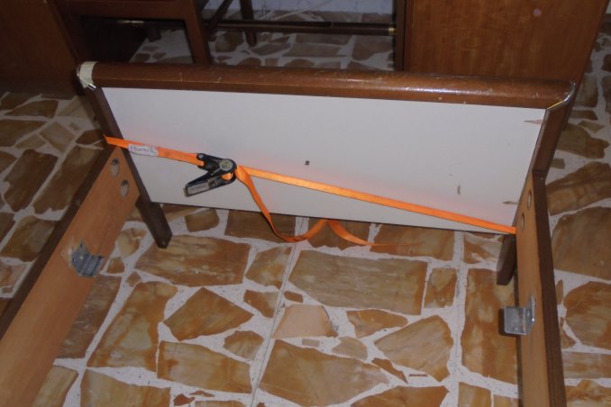 come riparare testiera letto, come riparare letto