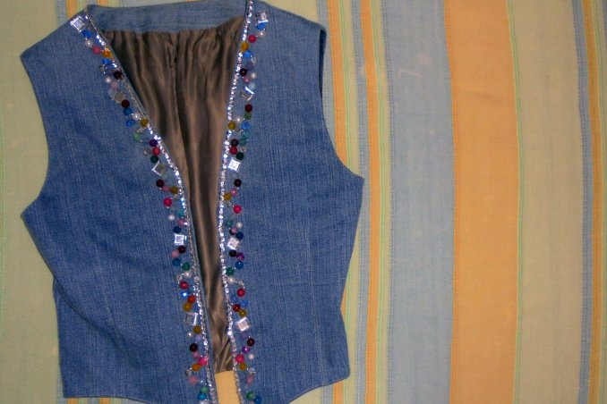 personalizzare gilet jeans, decorare gilet jeans