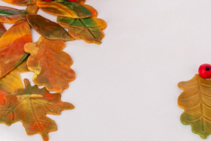 cake design autunno, foglie pasta zucchero