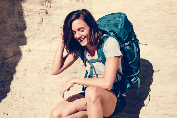 indossare zaino trekking