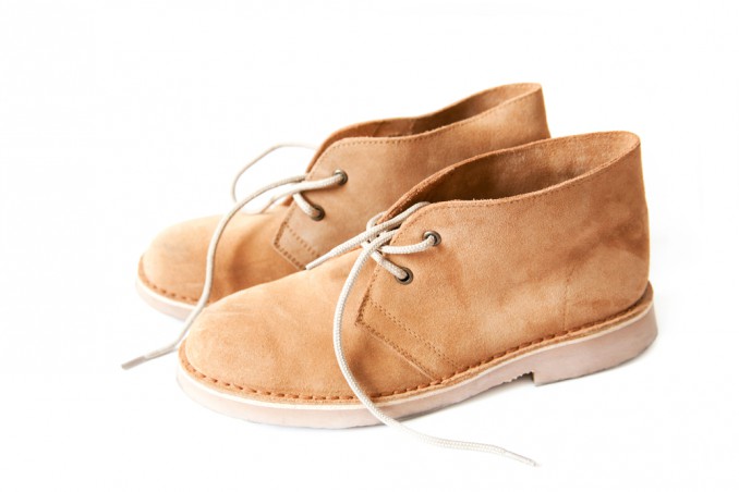 come pulire scarpe scamosciate