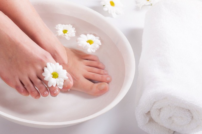pediluvio, piedi gonfi, come farlo