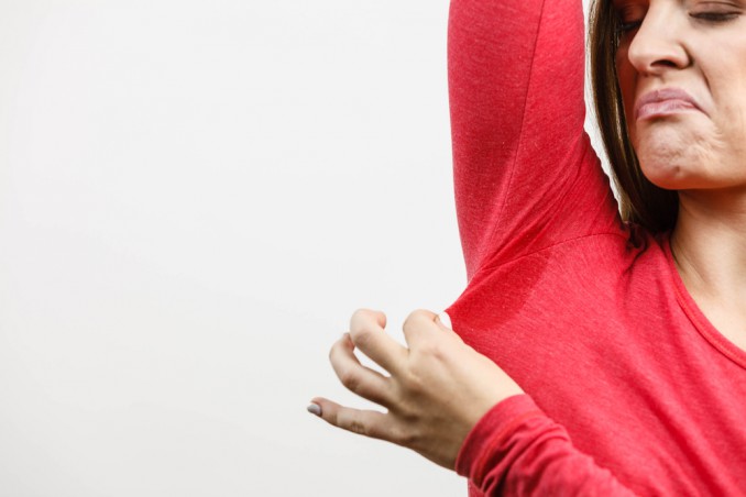 togliere odore sudore, eliminare odore sudore, odore sudore vestiti