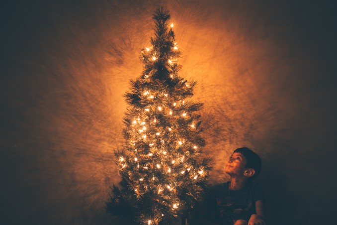 mettere luci albero natale