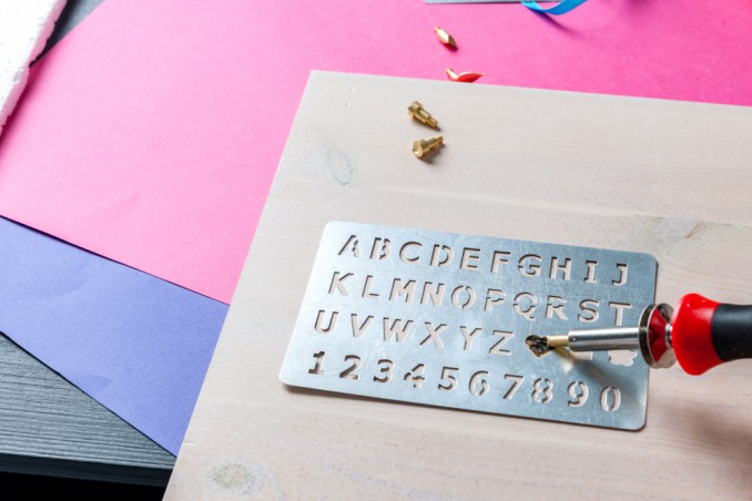 targa fai da te, targa pirografata, disegni pirografo