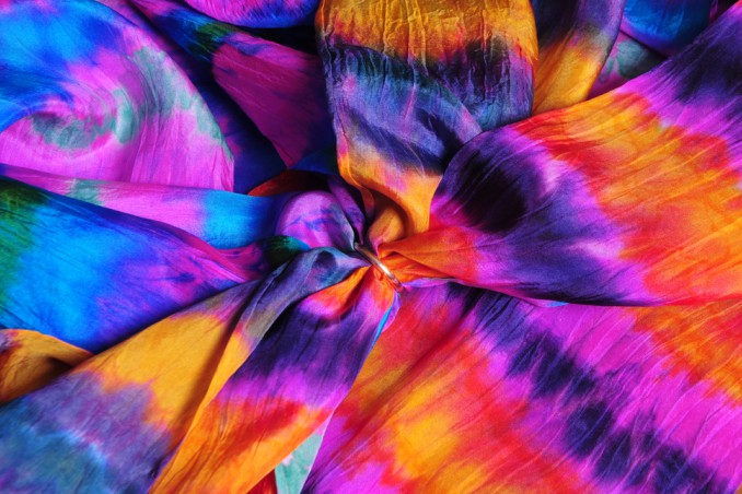 come trasformare foulard in top, realizzare top con foulard, top foulard fai da te