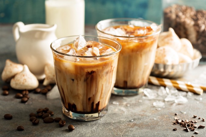caffè in ghiaccio, latte di mandorla, ricetta