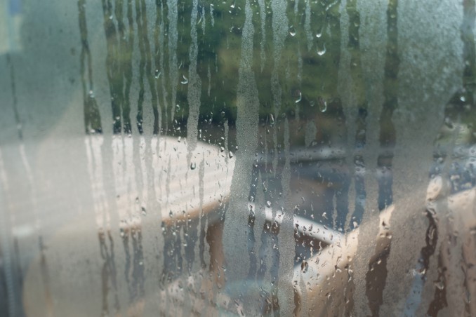 Ridurre l’umidità è funzionale per la prevenzione dei danni alle stanze e la salute