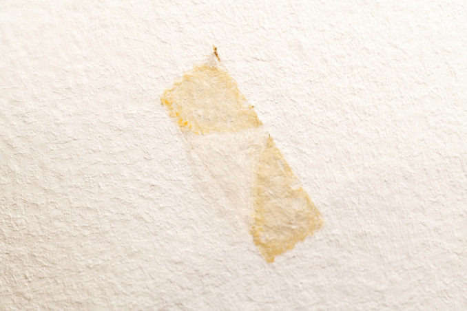 come togliere biadesivo, come staccare biadesivo 