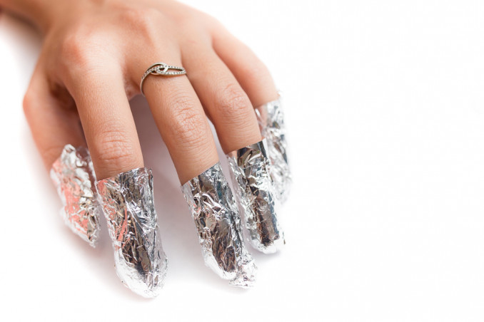 come togliere smalto semipermanente casa, togliere smalto permanente