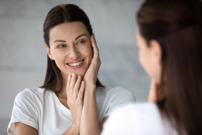 Toccare il viso