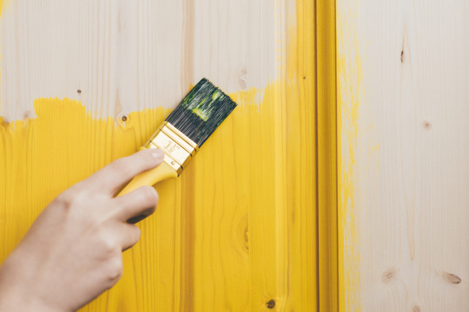 come verniciare porte esterno legno, verniciare porte legno