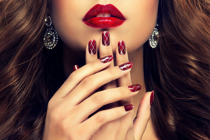 nail art bordeaux, decorazione unghie, design