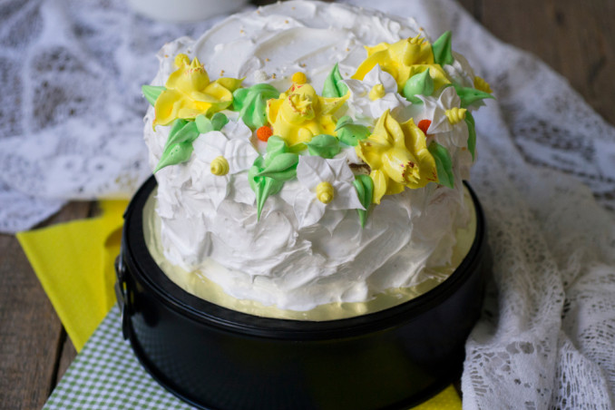 torte festa donne decorate con panna, torte festa donna, torte decorate panna