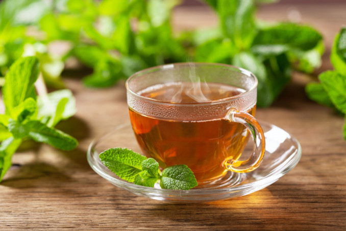 infuso di menta, rimedio naturale, salute